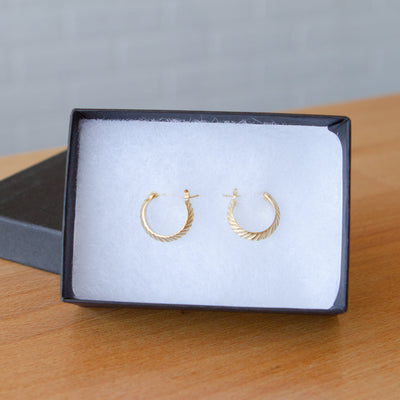  Hoop earrings with hinge closure and herringbone carved texture in vermeil in a gift box