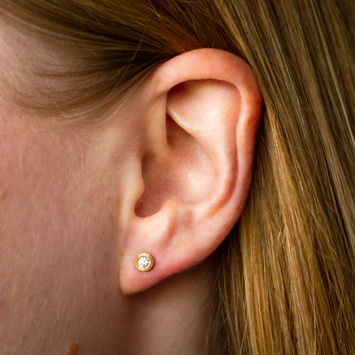 Medium Aurora Diamond Stud Earring in Yellow Gold