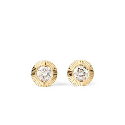 Medium Diamond Aurora stud earring in yellow gold with an engraved halo border on a white background
