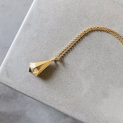14k yellow gold faceted crystal fragment pendant with a diamond and a gold chain 