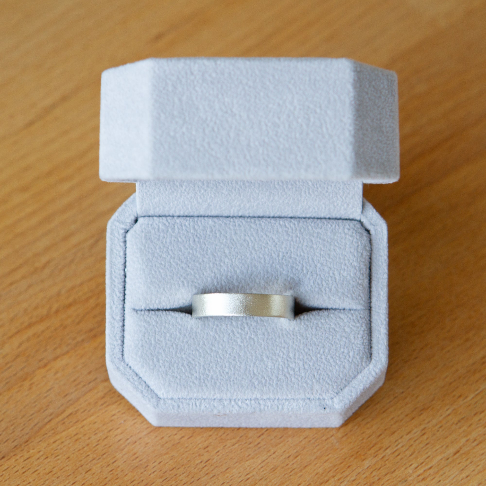 14k white gold 5mm wide Yosemite band in a ring box